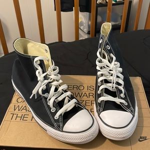 Converse black and white